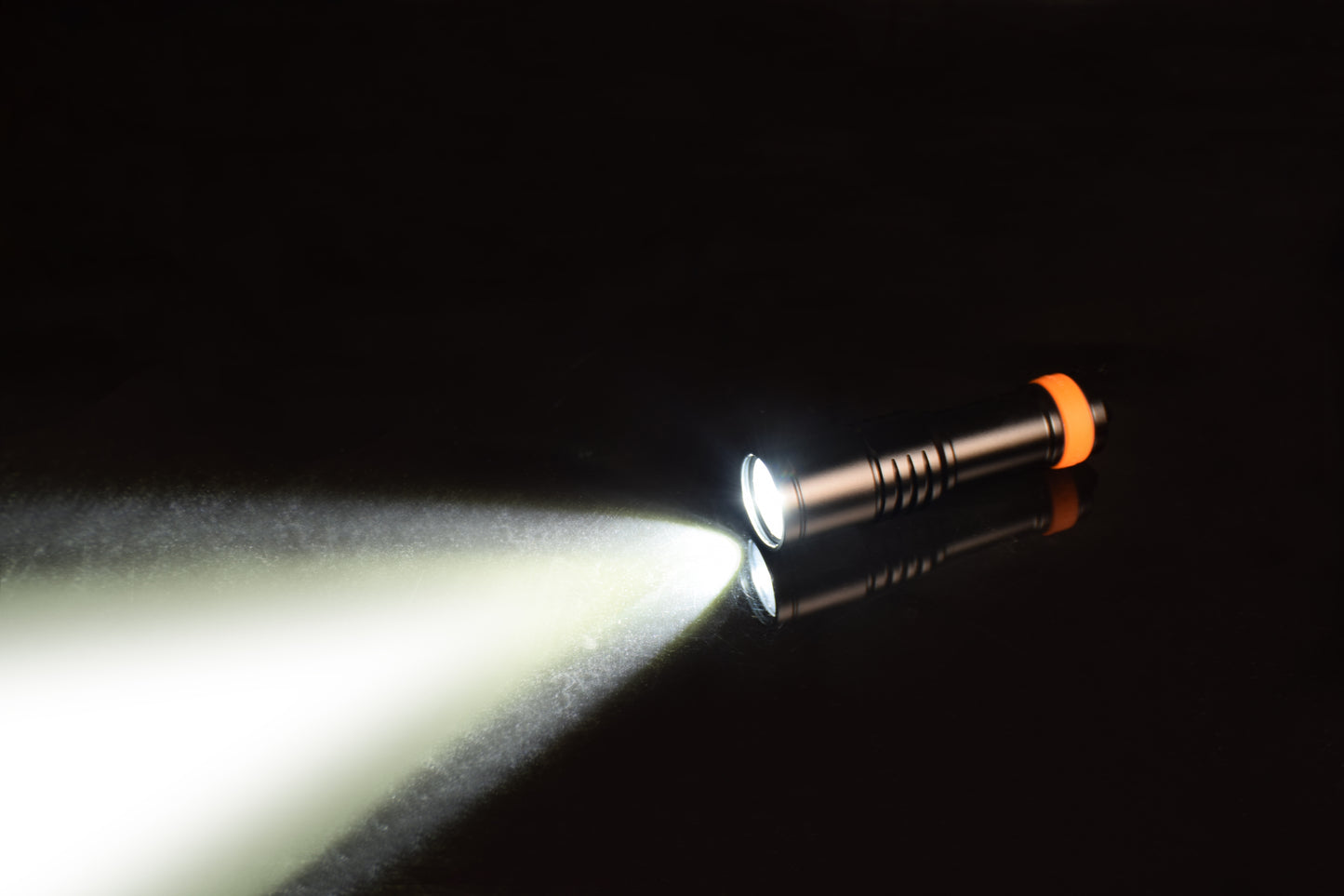 OrcaTorch D580 Professional Underwater Dive Light backup light for Recreational Diving and Technical Diving