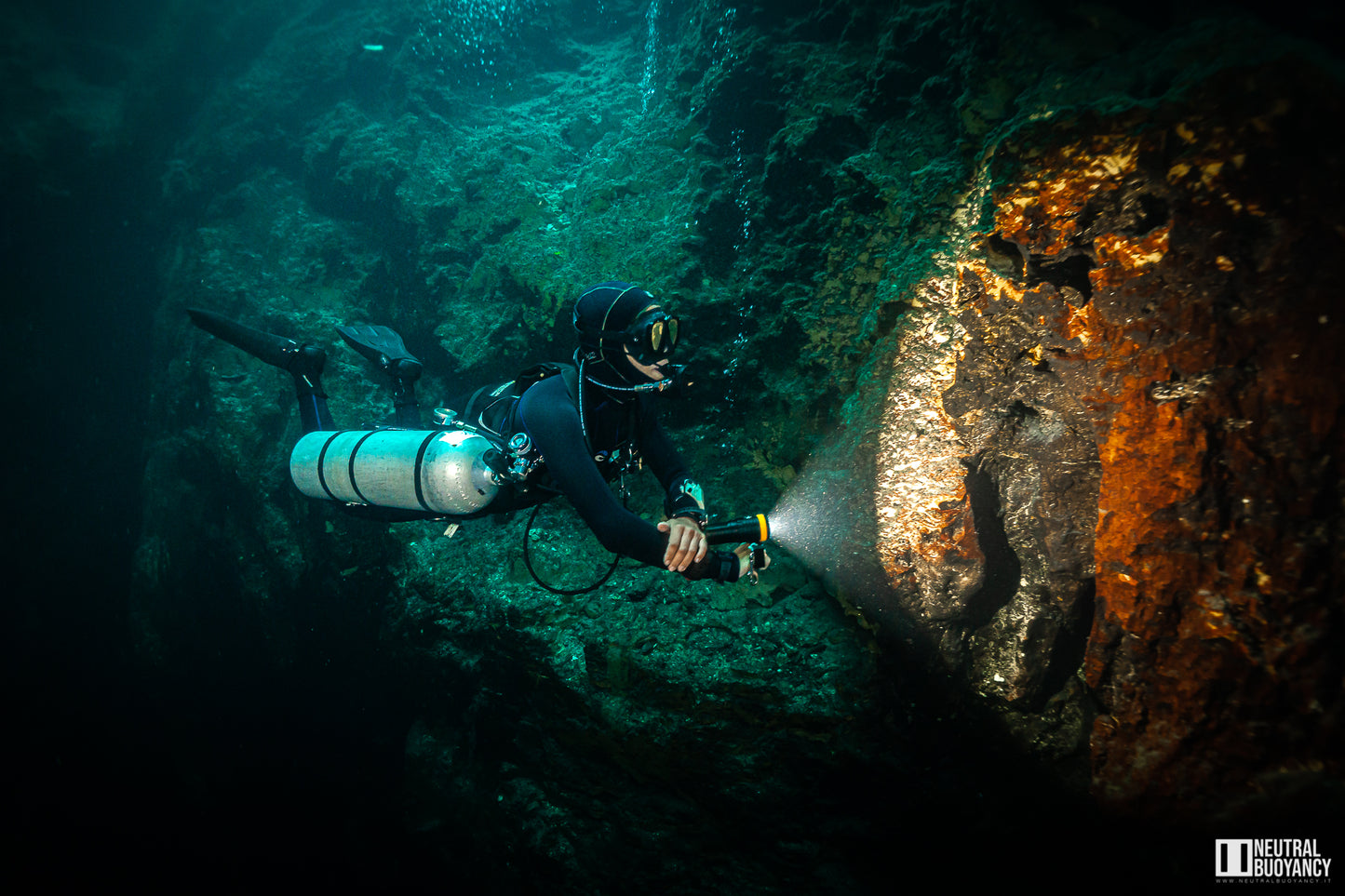 ORCATORCH D910V Scuba Diving Video Light, Max 5000 Lumens 120 Degree Wide Angle Beam Underwater Flashlight